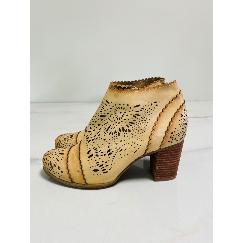 L'Artiste Spring Step Laser Cut Leather Ankle Boots Tan 40 Boho Scalloped Heel